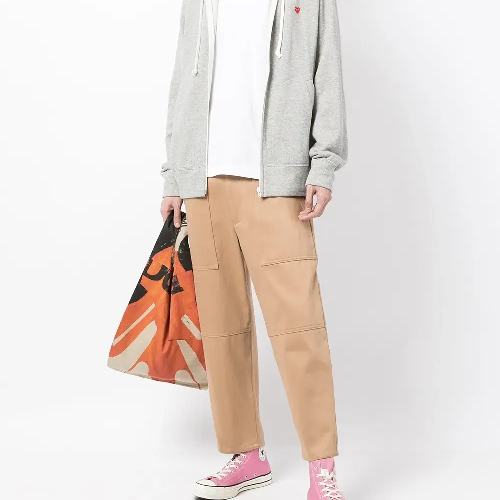 Толстовка на молнии с нашивкой