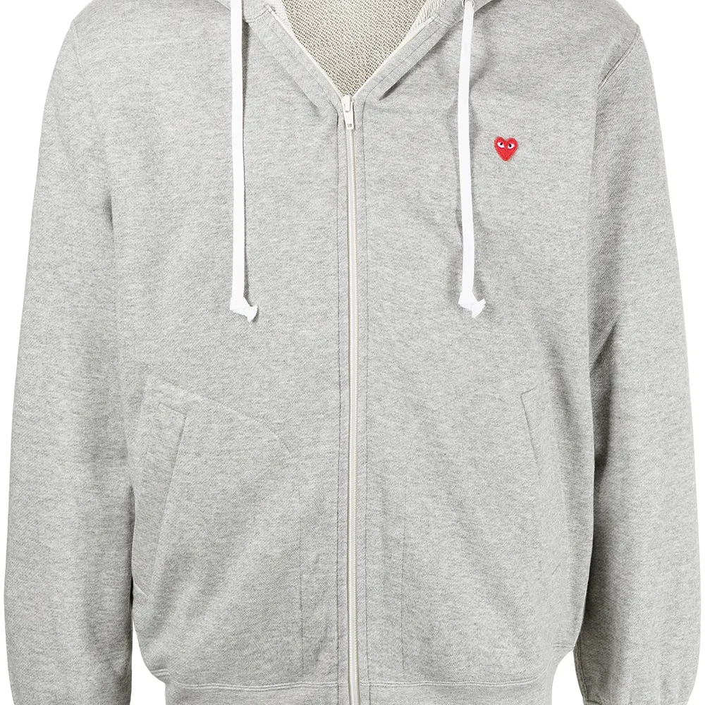 Толстовка на молнии с нашивкой