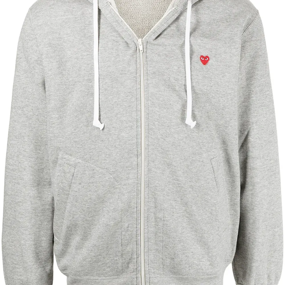 Толстовка на молнии с нашивкой