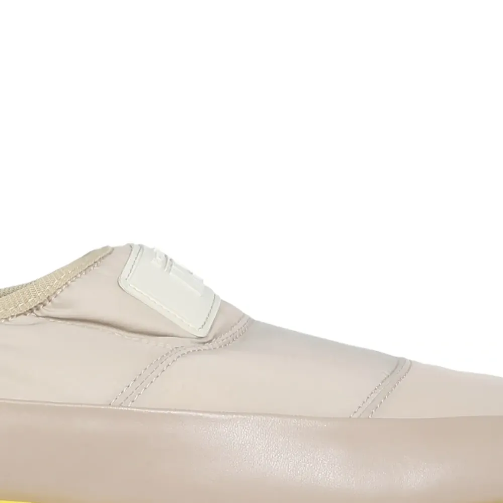 Кроссовки на платформе с нашивкой-логотипом