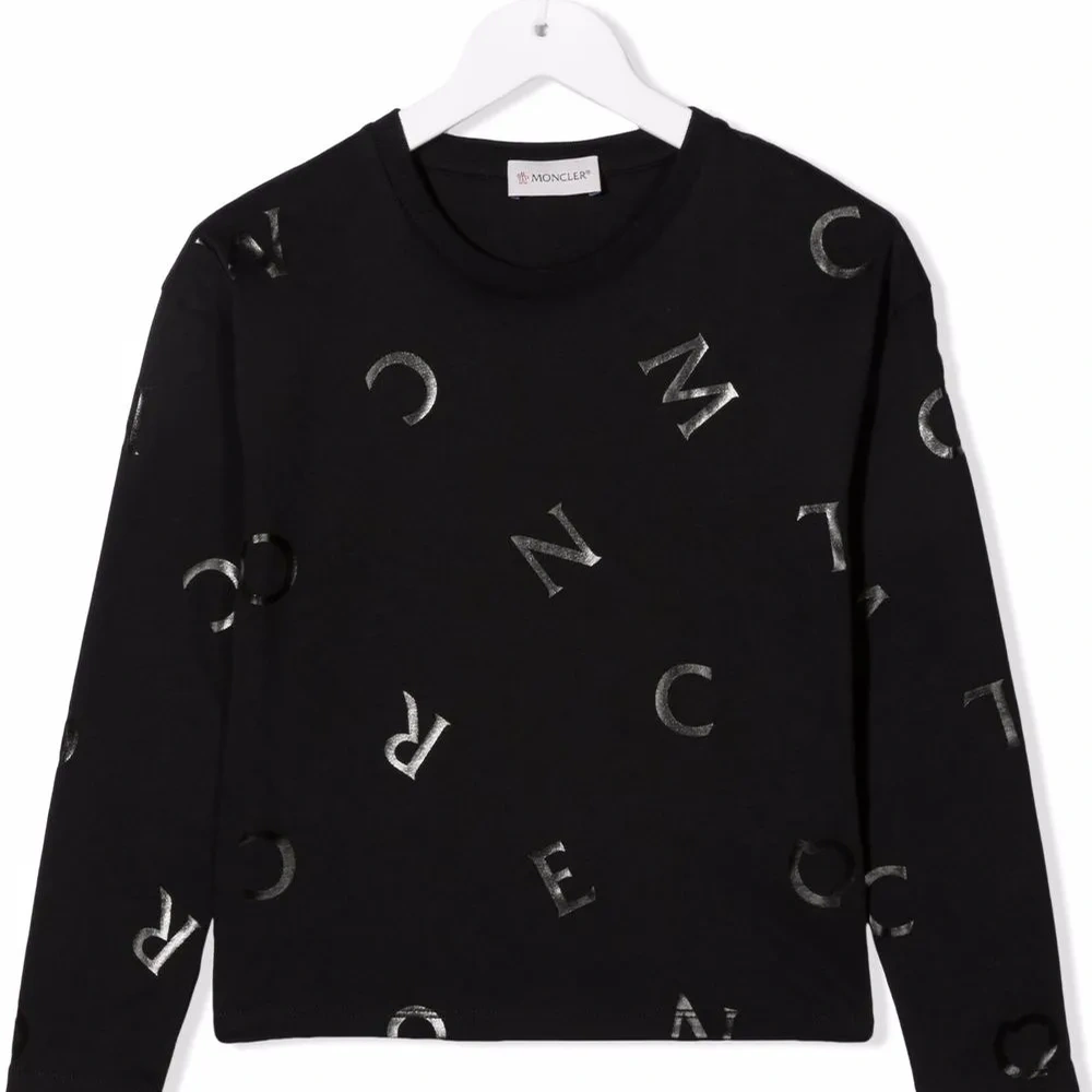 Топ с длинными рукавами и логотипом