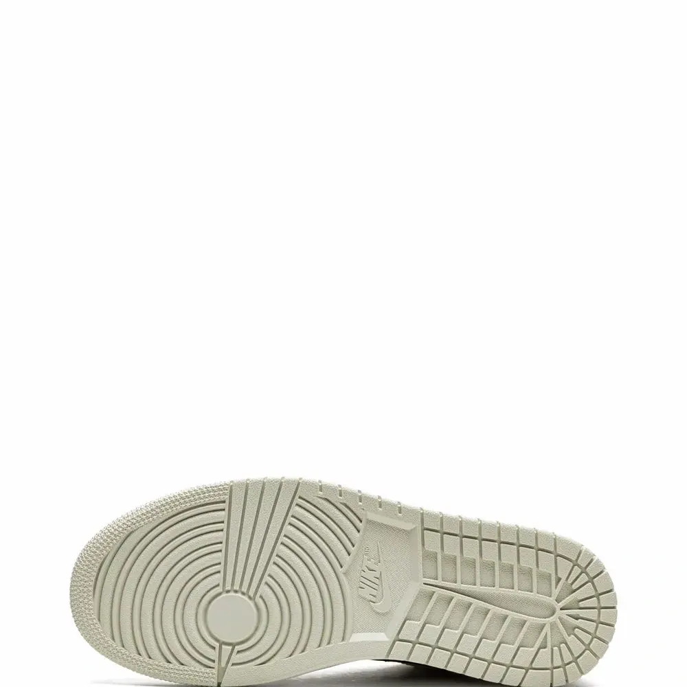 Кроссовки Air Jordan 1