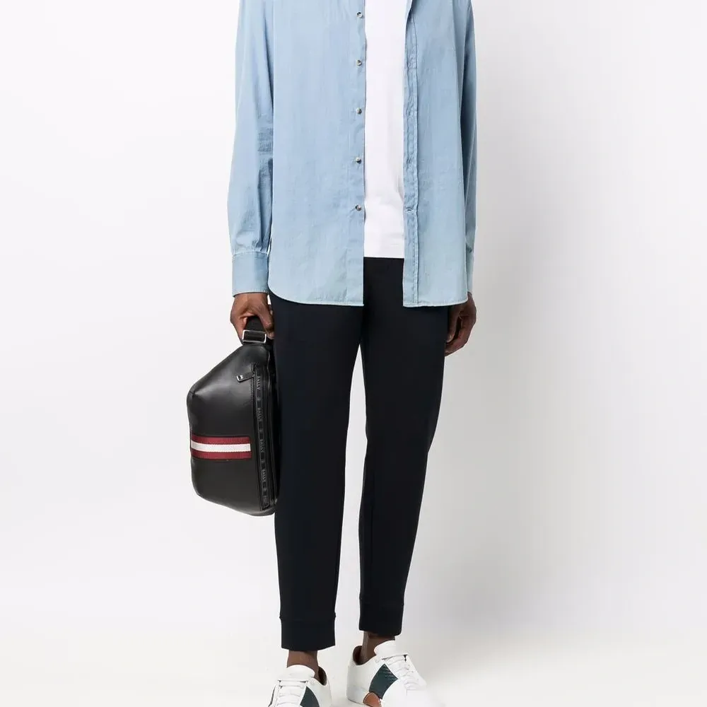 Футболка с нашивкой-логотипом