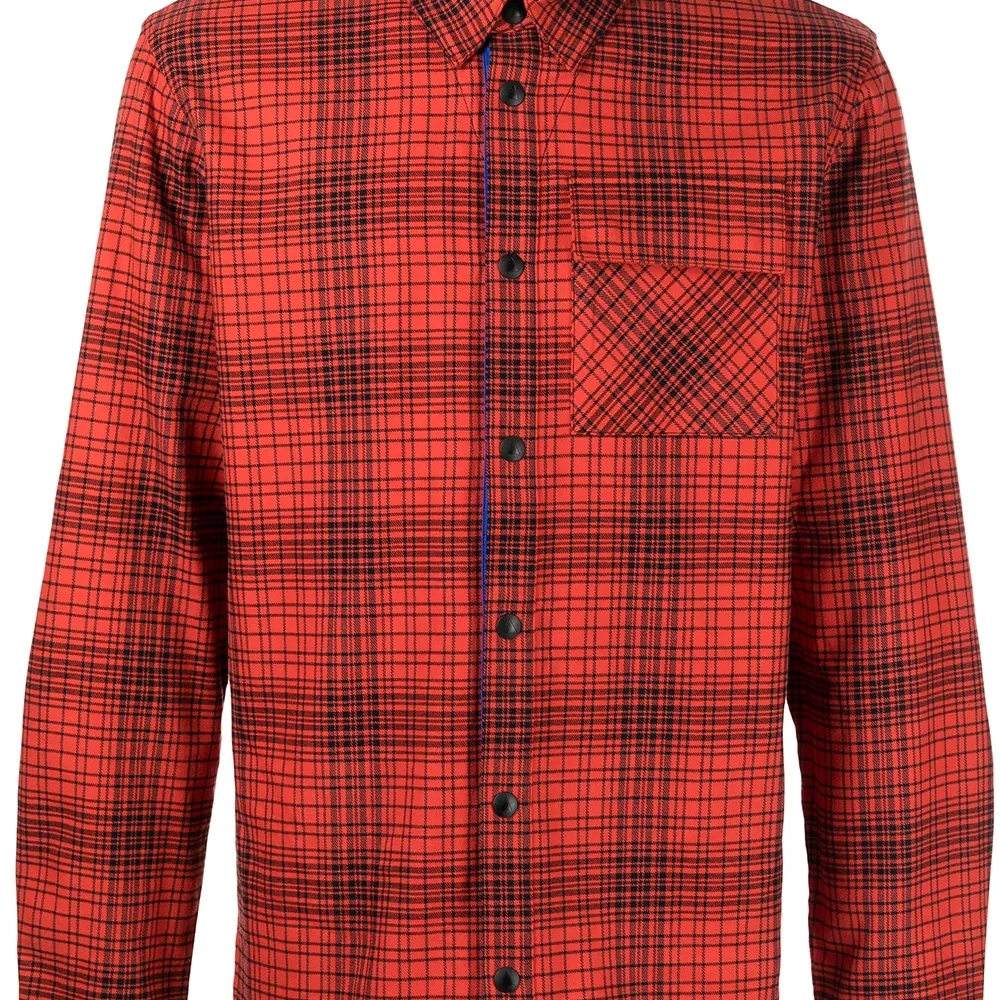 клетчатая рубашка с длинными рукавами