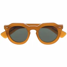 Солнцезащитные очки в круглой оправе