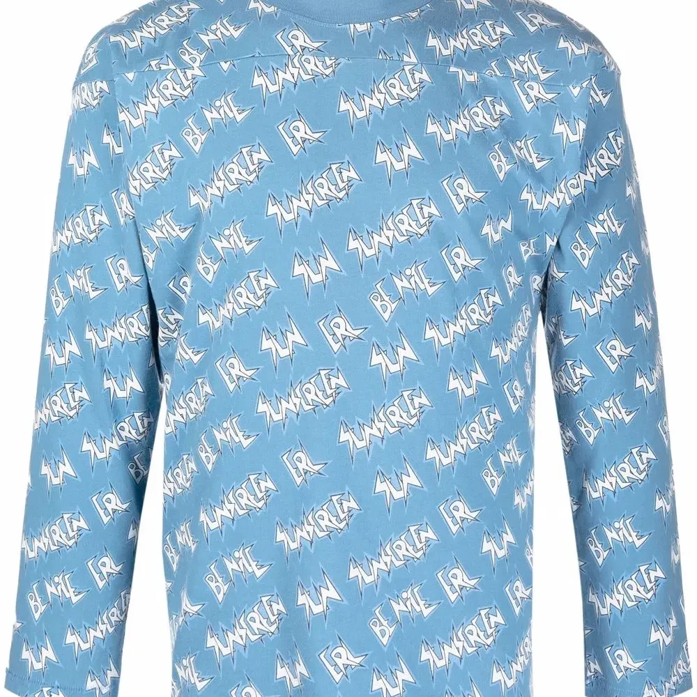 Футболка с длинными рукавами и графичным принтом