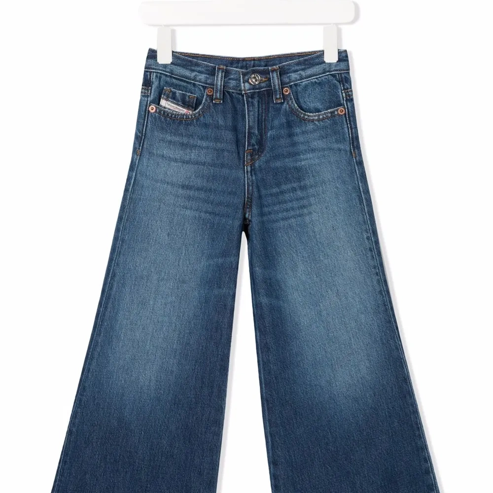 Широкие джинсы D-Akemi