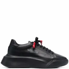 Кроссовки на шнуровке