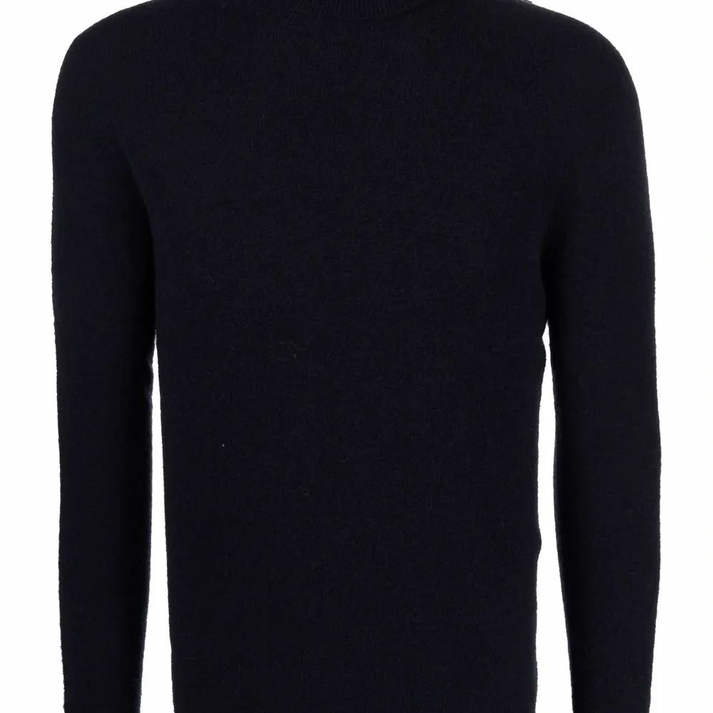 Джемпер с высоким воротником