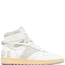 высокие кроссовки