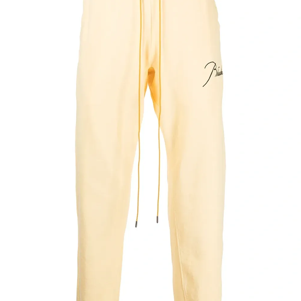 Спортивные брюки с вышитым логотипом