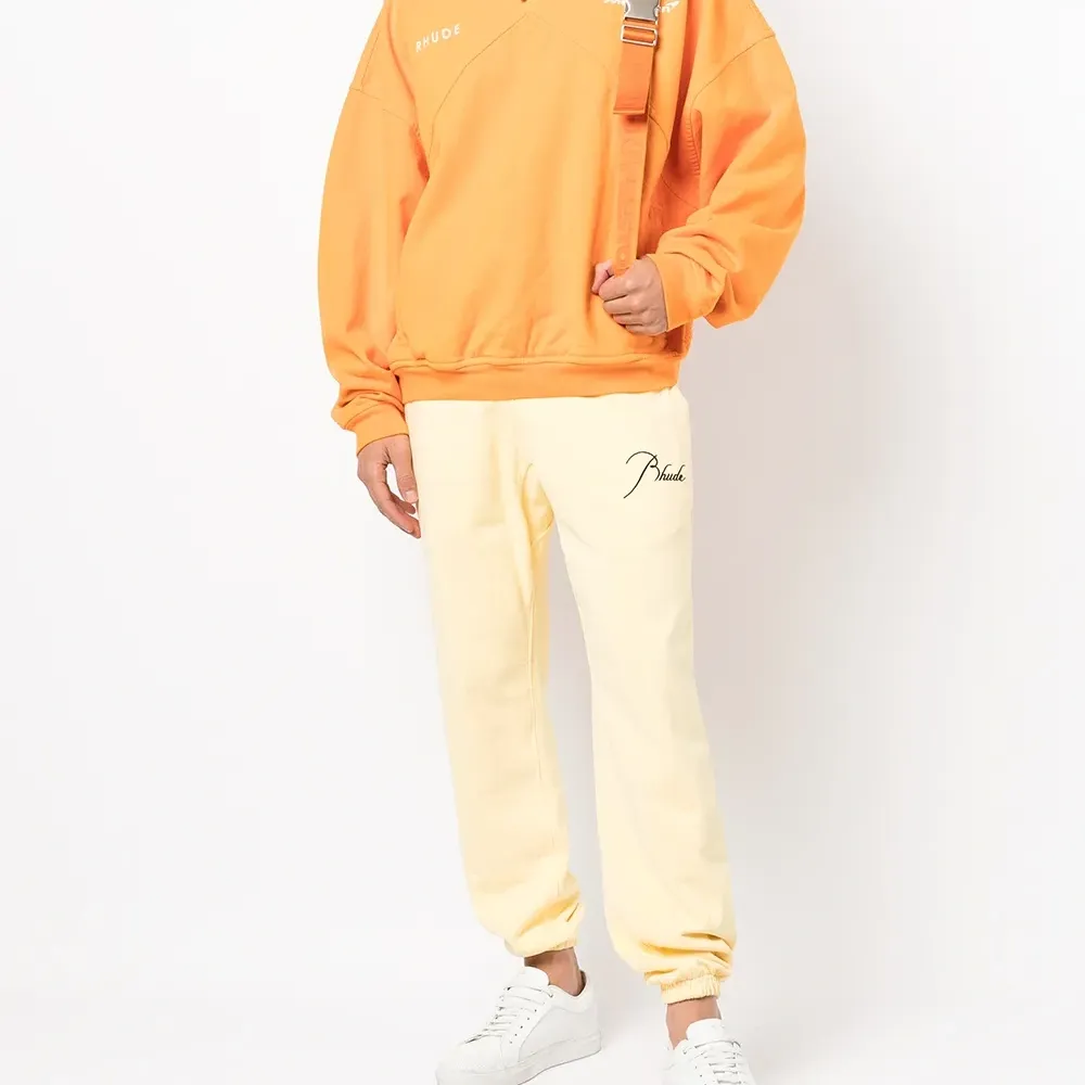 Спортивные брюки с вышитым логотипом