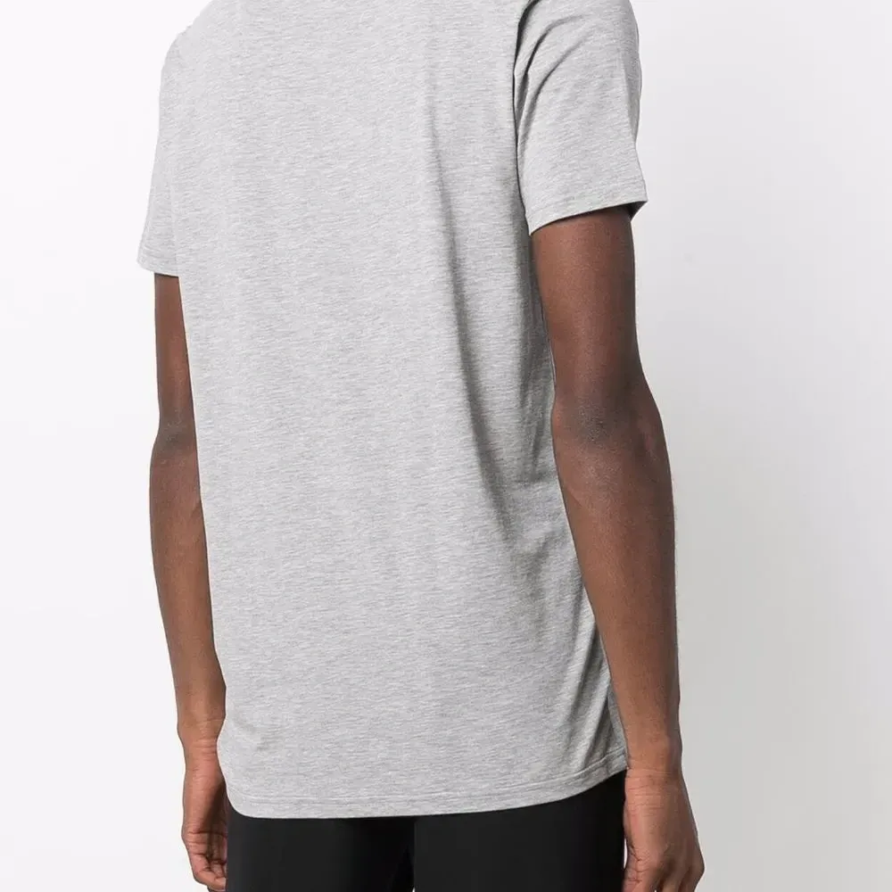 Футболка с V-образным вырезом Футболка с V-образным вырезом