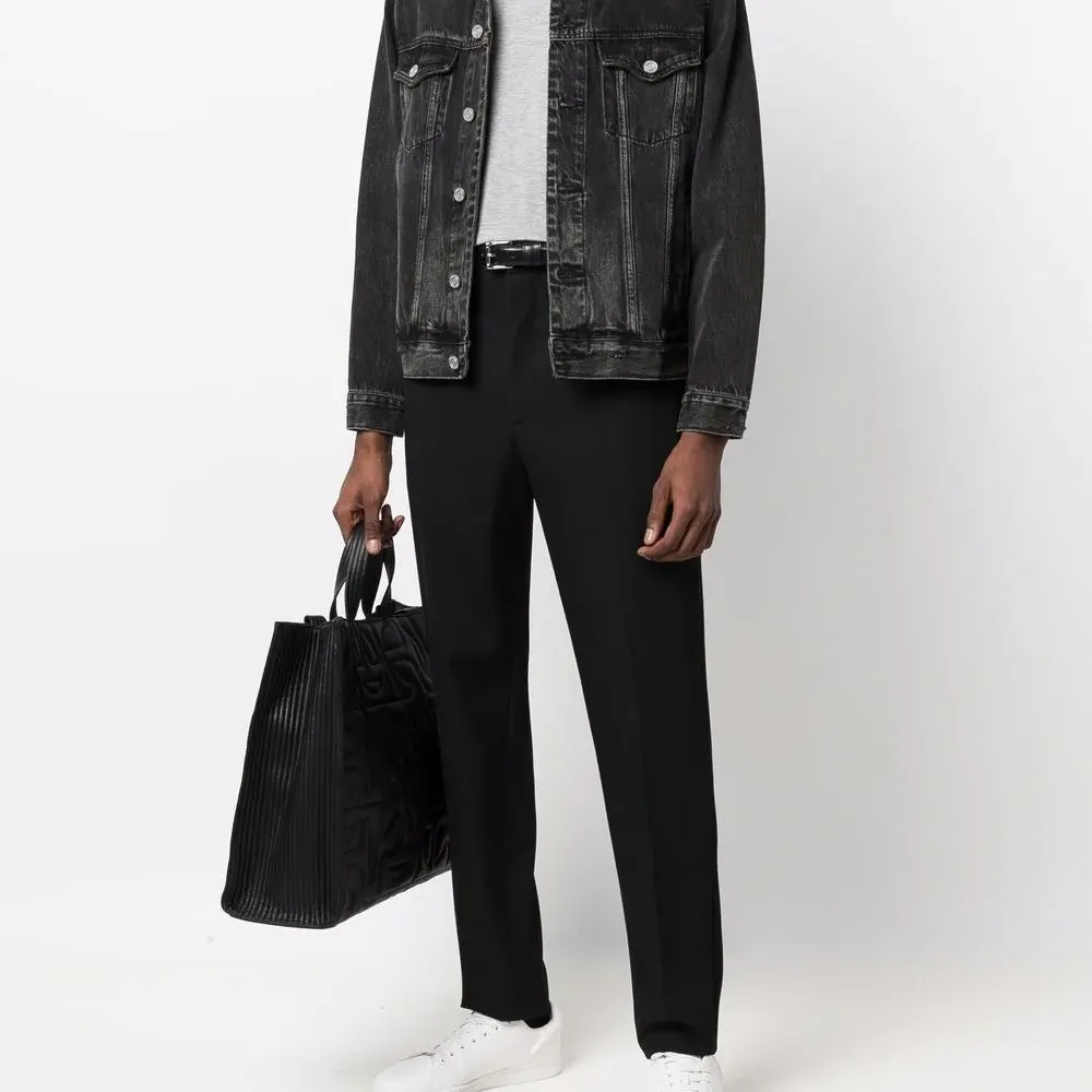 Футболка с V-образным вырезом Футболка с V-образным вырезом