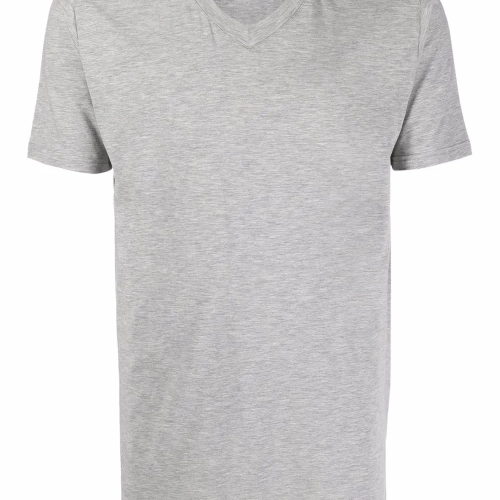 Футболка с V-образным вырезом