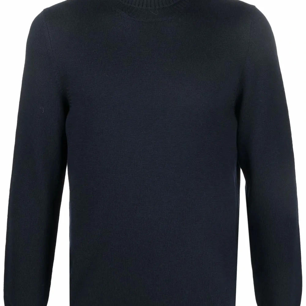 Джемпер с высоким воротником