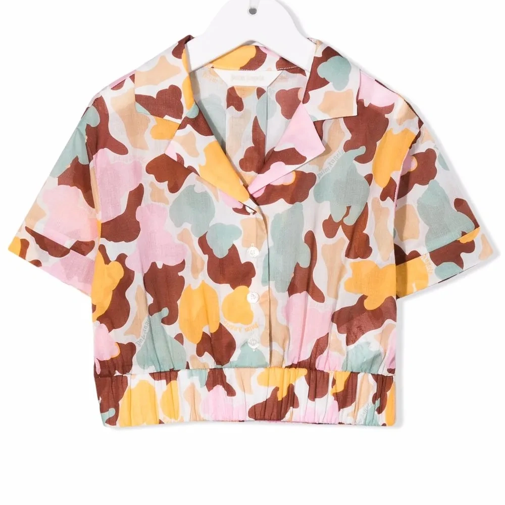 Укороченная рубашка с камуфляжным принтом