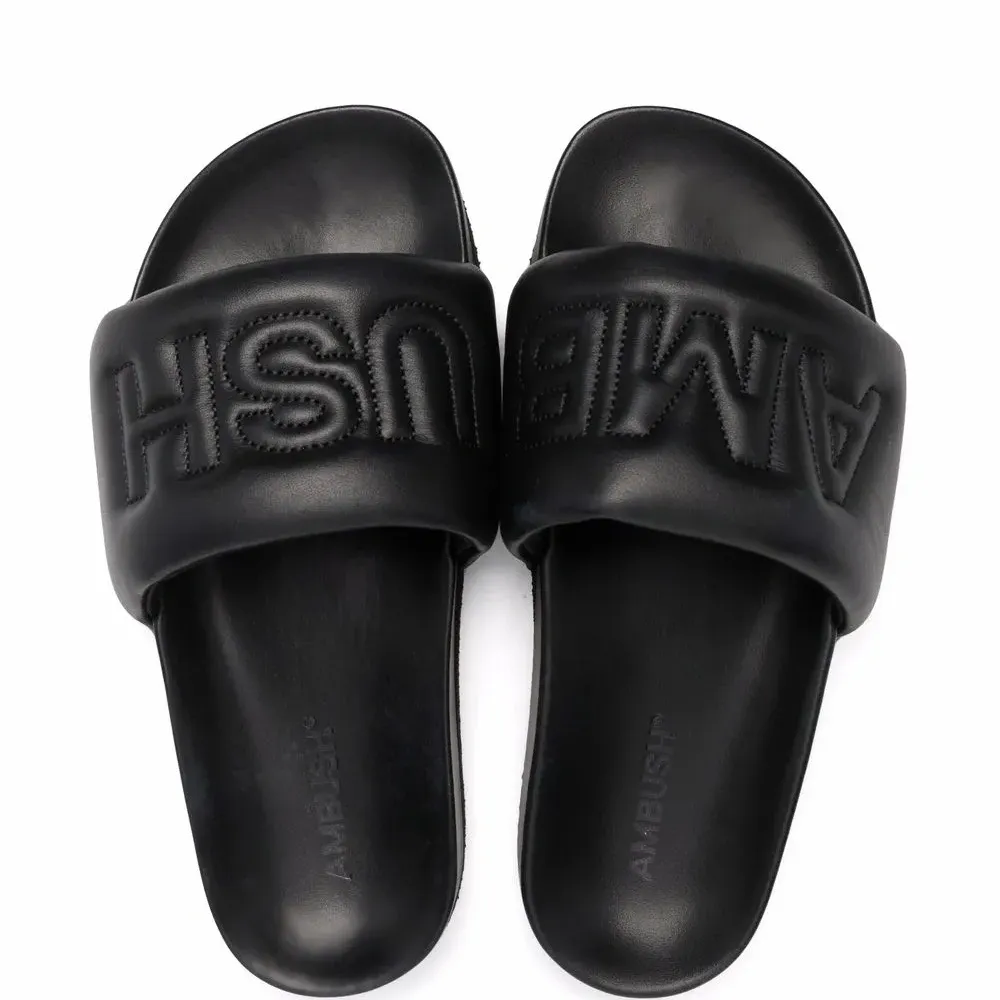 Шлепанцы с логотипом