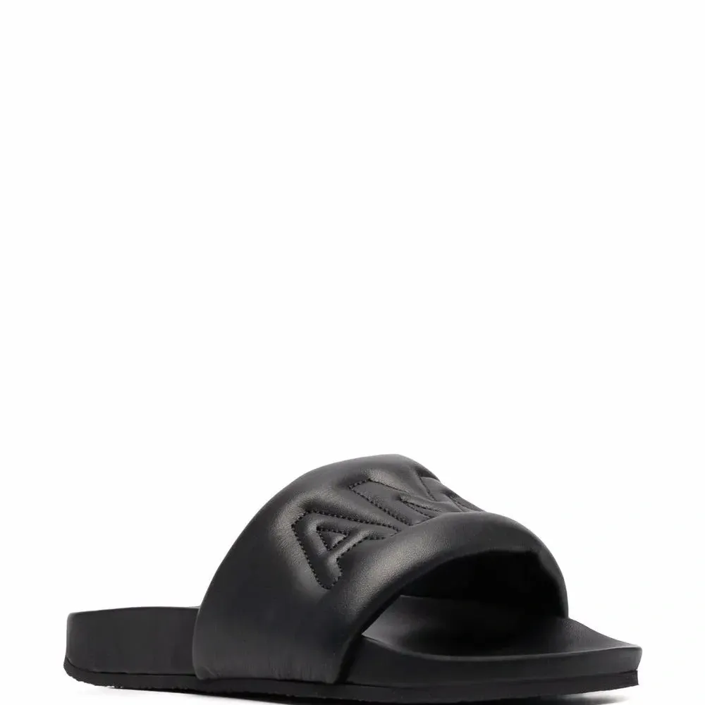 Шлепанцы с логотипом