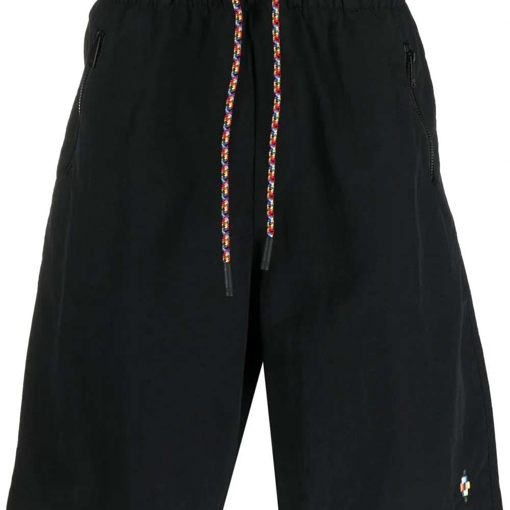 Спортивные шорты с вышитым логотипом