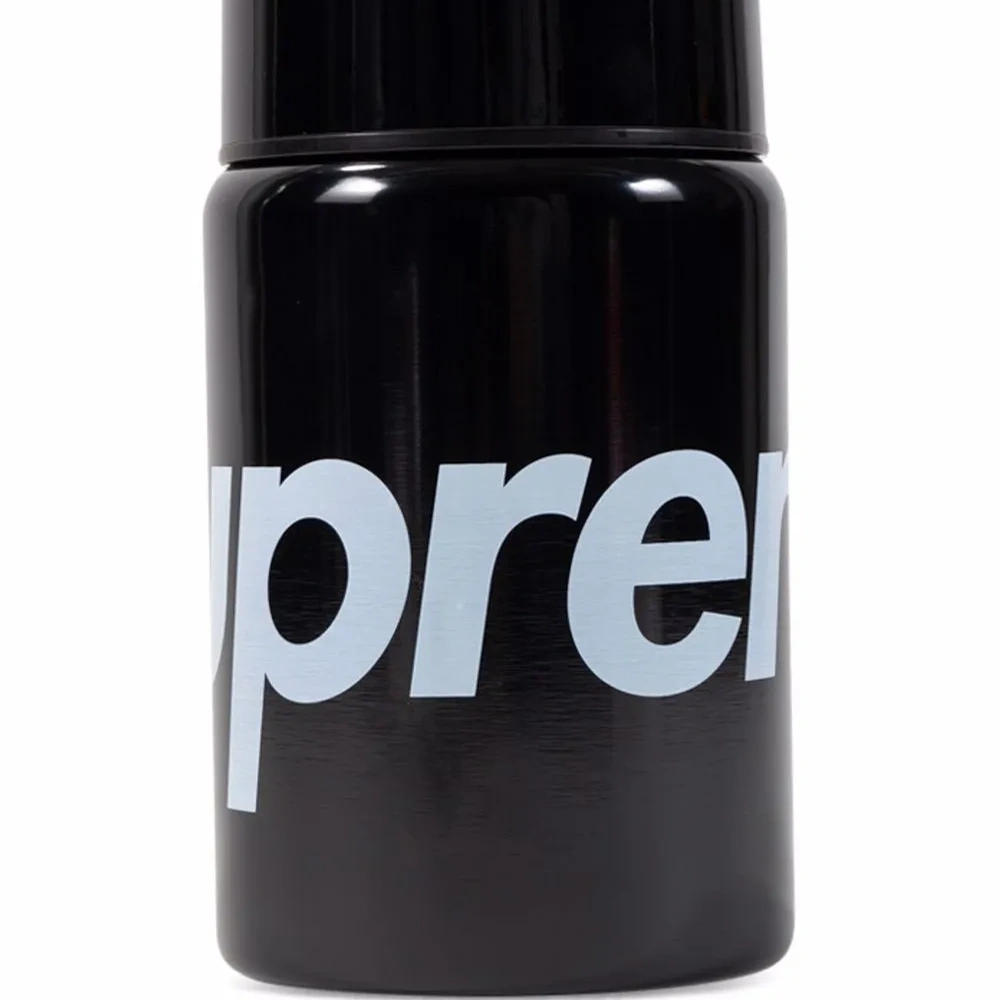 Термос 0.75 л с приборами из коллаборации с SIGG