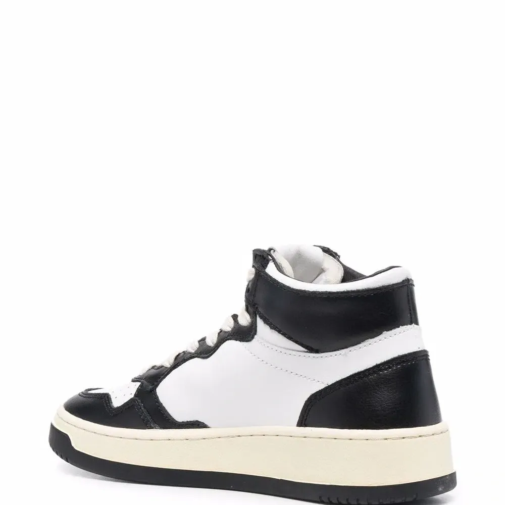 Высокие кроссовки на шнуровке