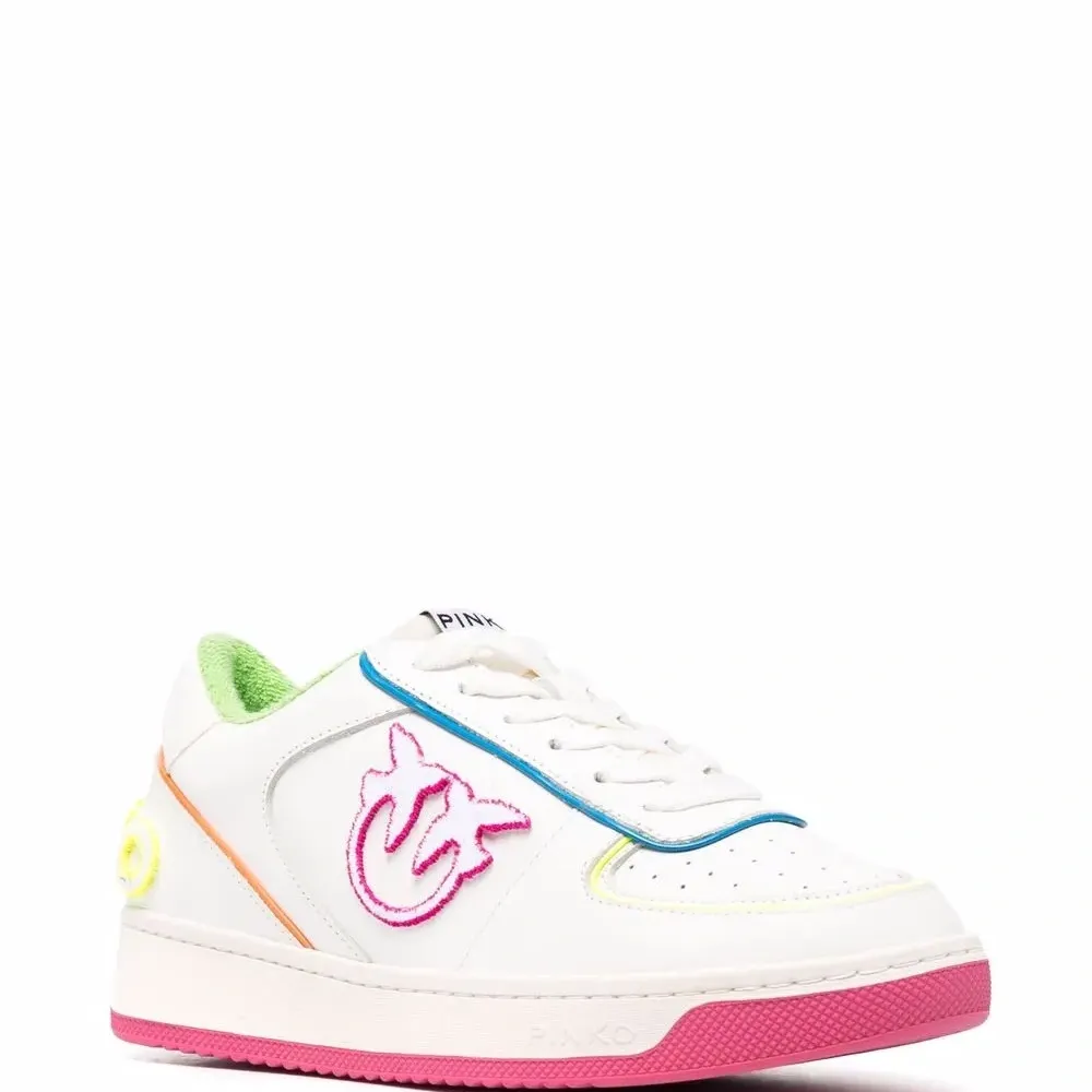 Кроссовки со вставками