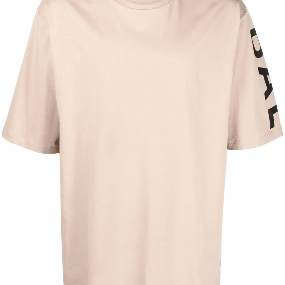 Футболка с логотипом