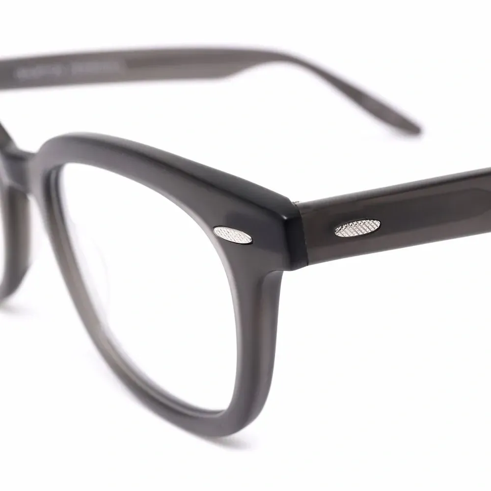 Очки в квадратной оправе