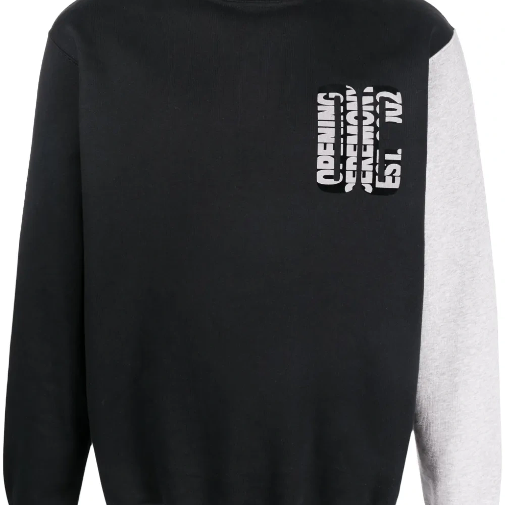 толстовка в стиле колор-блок с логотипом