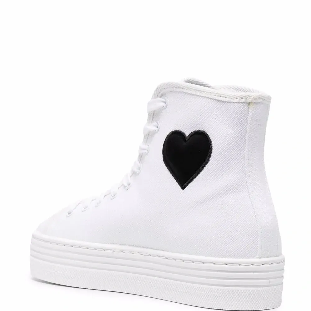 Кеды с нашивками