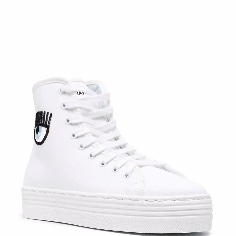 Кеды с нашивками