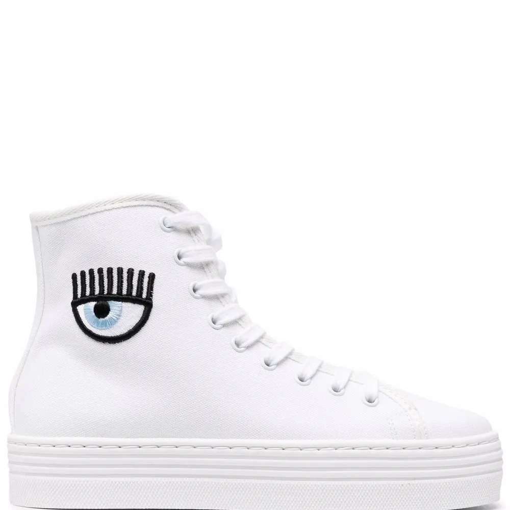 Кеды с нашивками