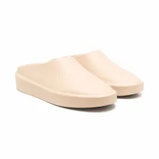 Однотонные сандалии