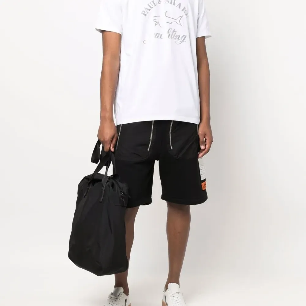 Футболка с логотипом