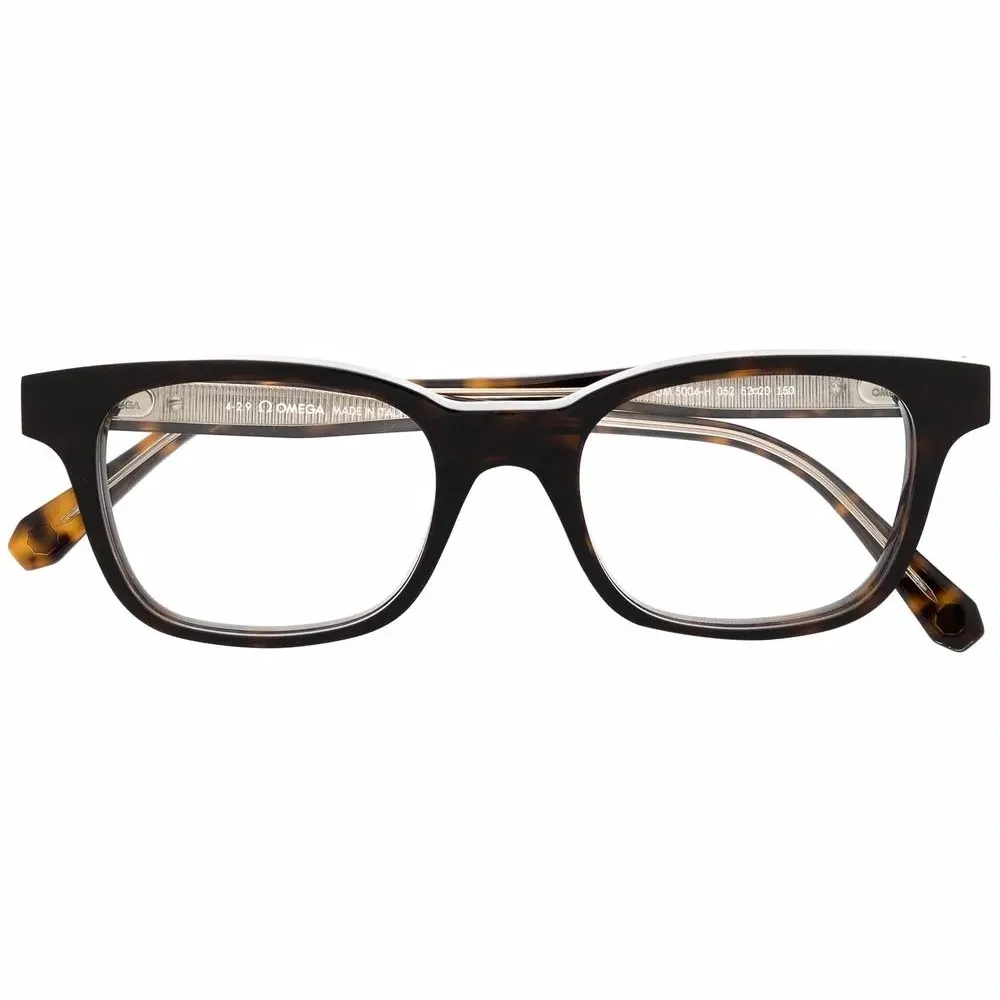 Очки в оправе черепаховой расцветки