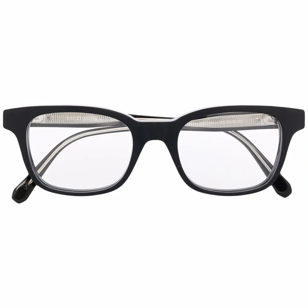 Очки в квадратной оправе