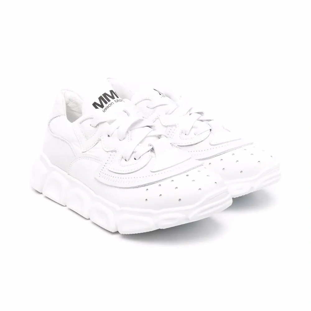 Кроссовки на шнуровке