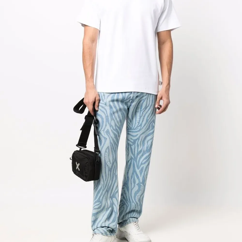 Футболка с логотипом