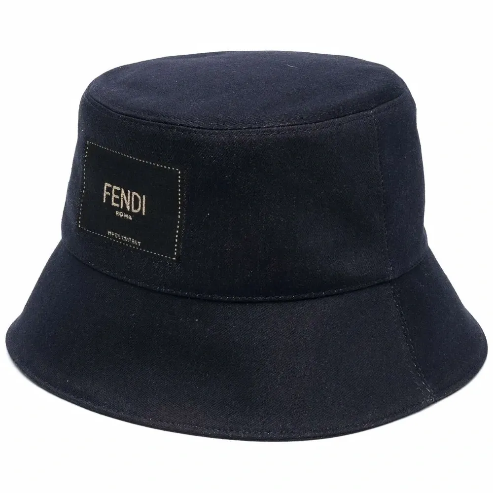 Панама с нашивкой-логотипом