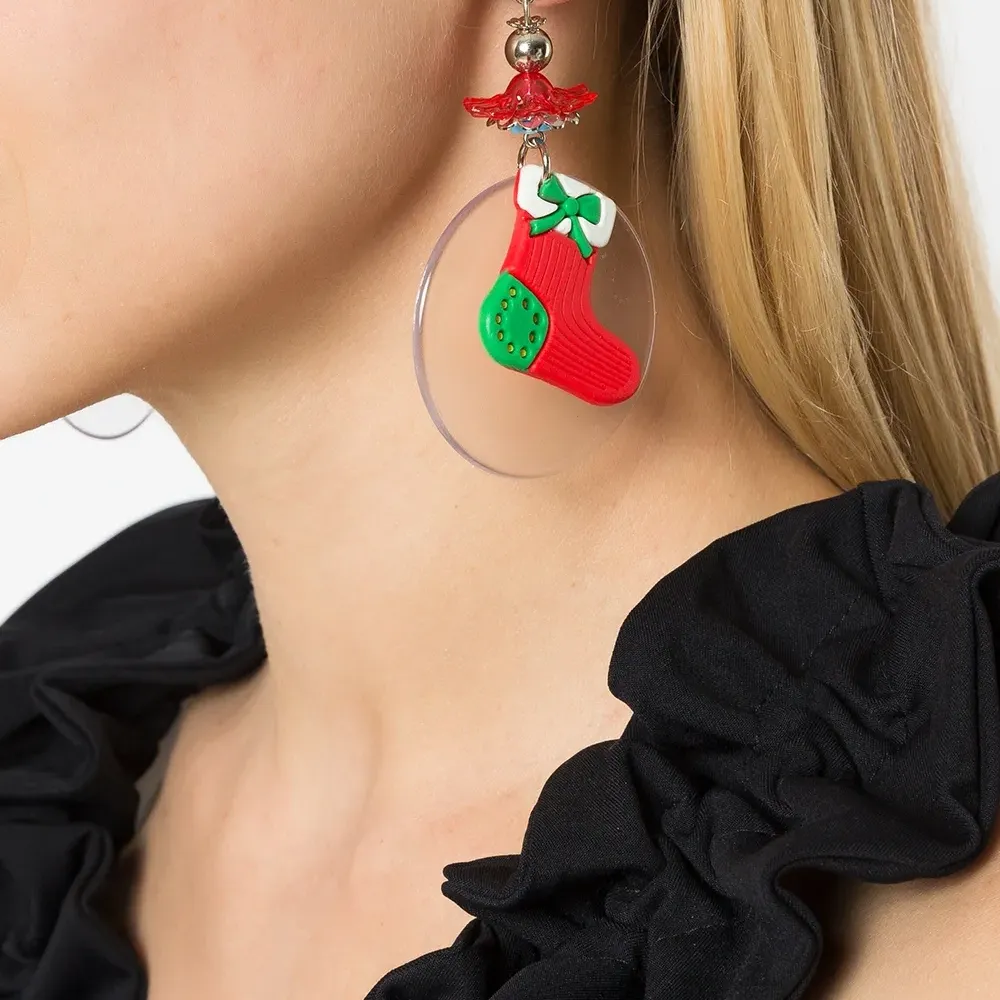 Непарные серьги с новогодним дизайном