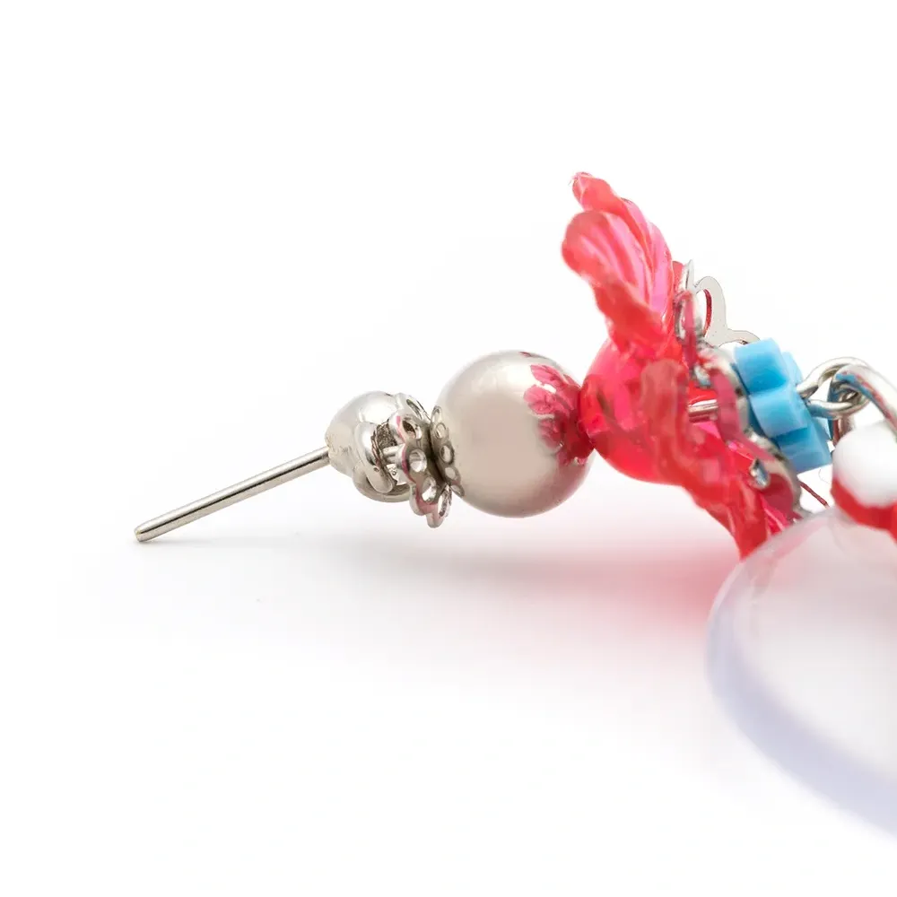 Непарные серьги с новогодним дизайном