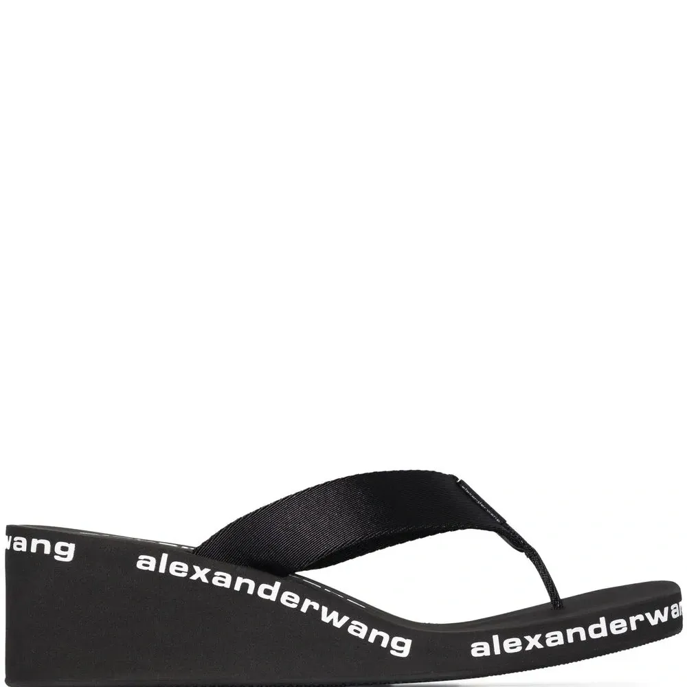 Шлепанцы на танкетке с логотипом