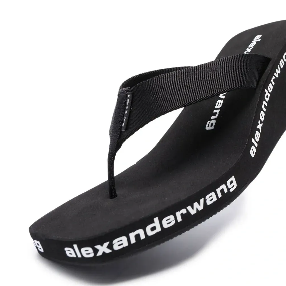 Шлепанцы на танкетке с логотипом