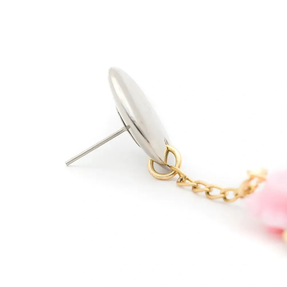 Непарные серьги с цветочной аппликацией