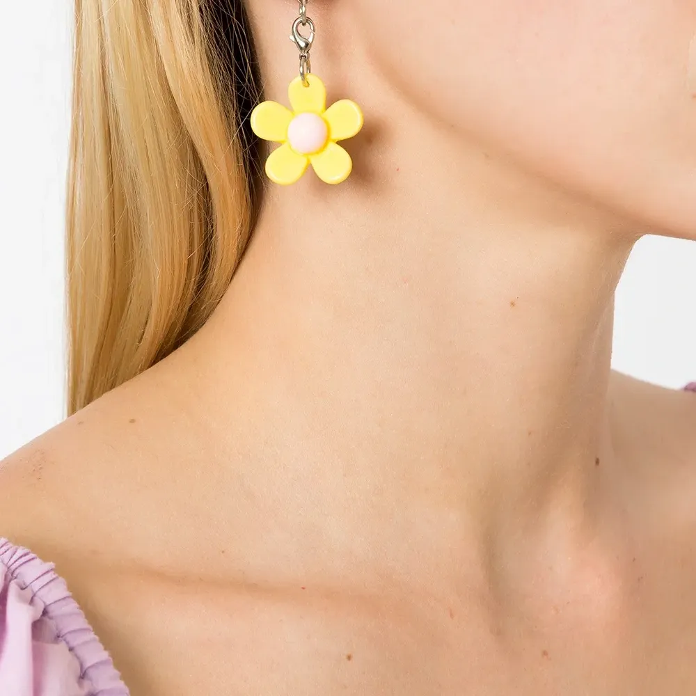 Серьги-подвески с цветочной аппликацией