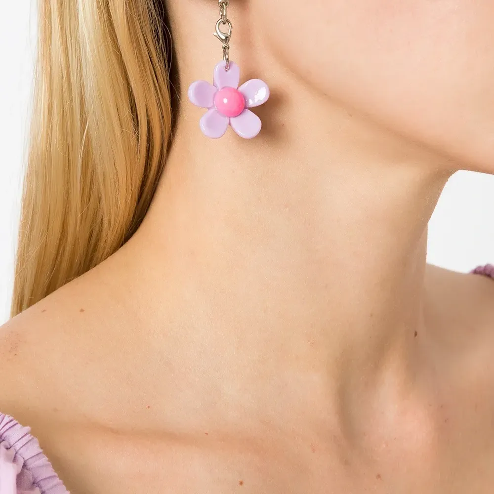 Серьги-подвески с цветочной аппликацией