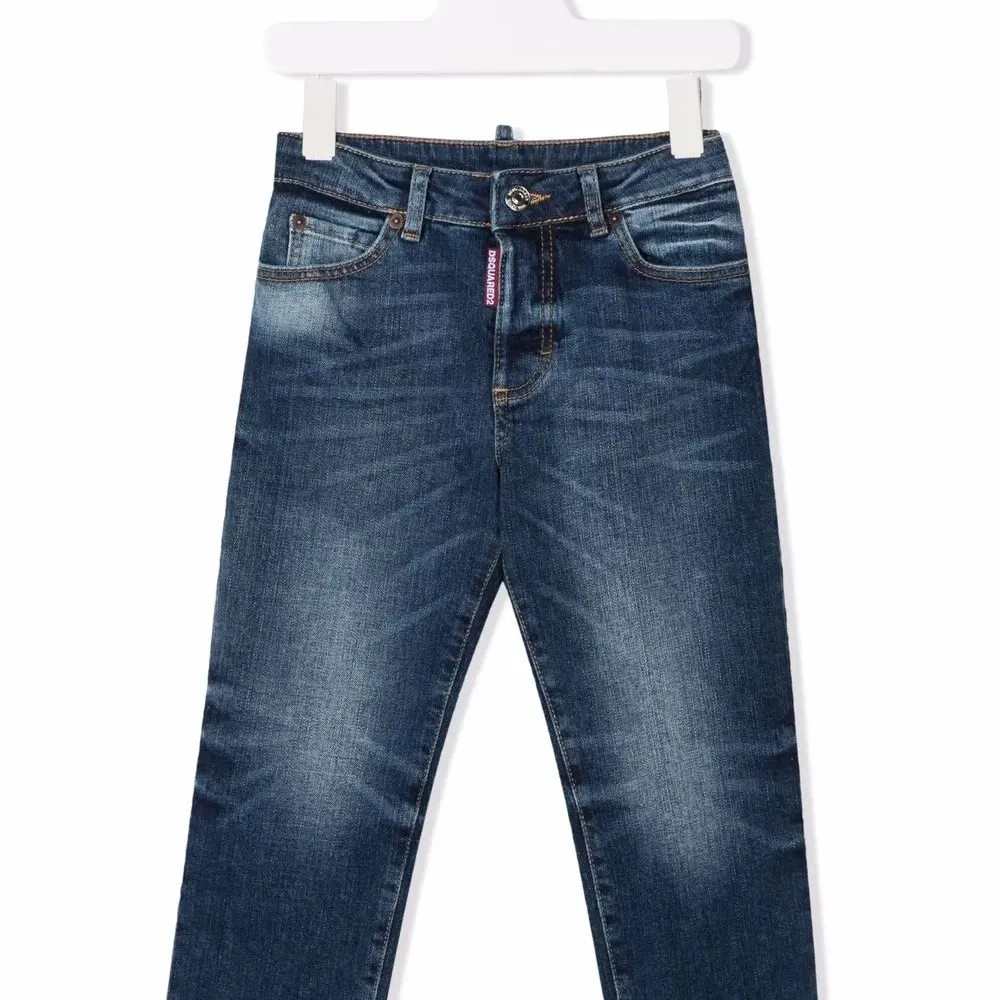 Прямые джинсы с эффектом потертости