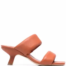 Босоножки на каблуке