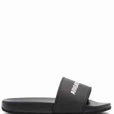 Шлепанцы с логотипом